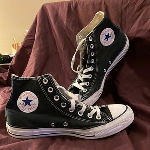 Black Converse Chuck Taylor hi top tennis shoes. Size 9.5